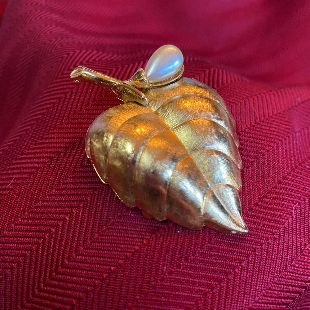 Vintage Avon Gold Tone with Faux Pearl Perfume Locket Pin